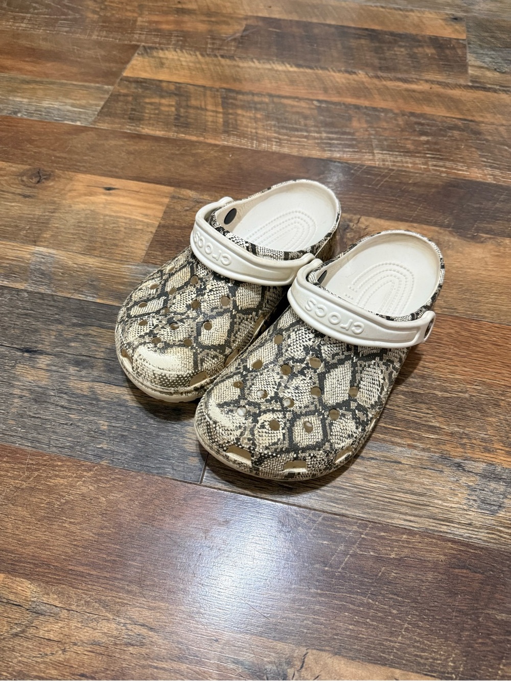 Crocs Women’s  Classic Clog - Snake Print Beige